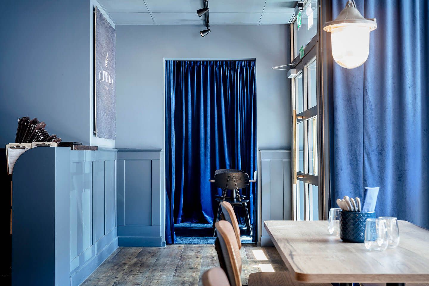 Olivedal Sportbar är en mysig och snyggt inredd restaurang med centralt läge