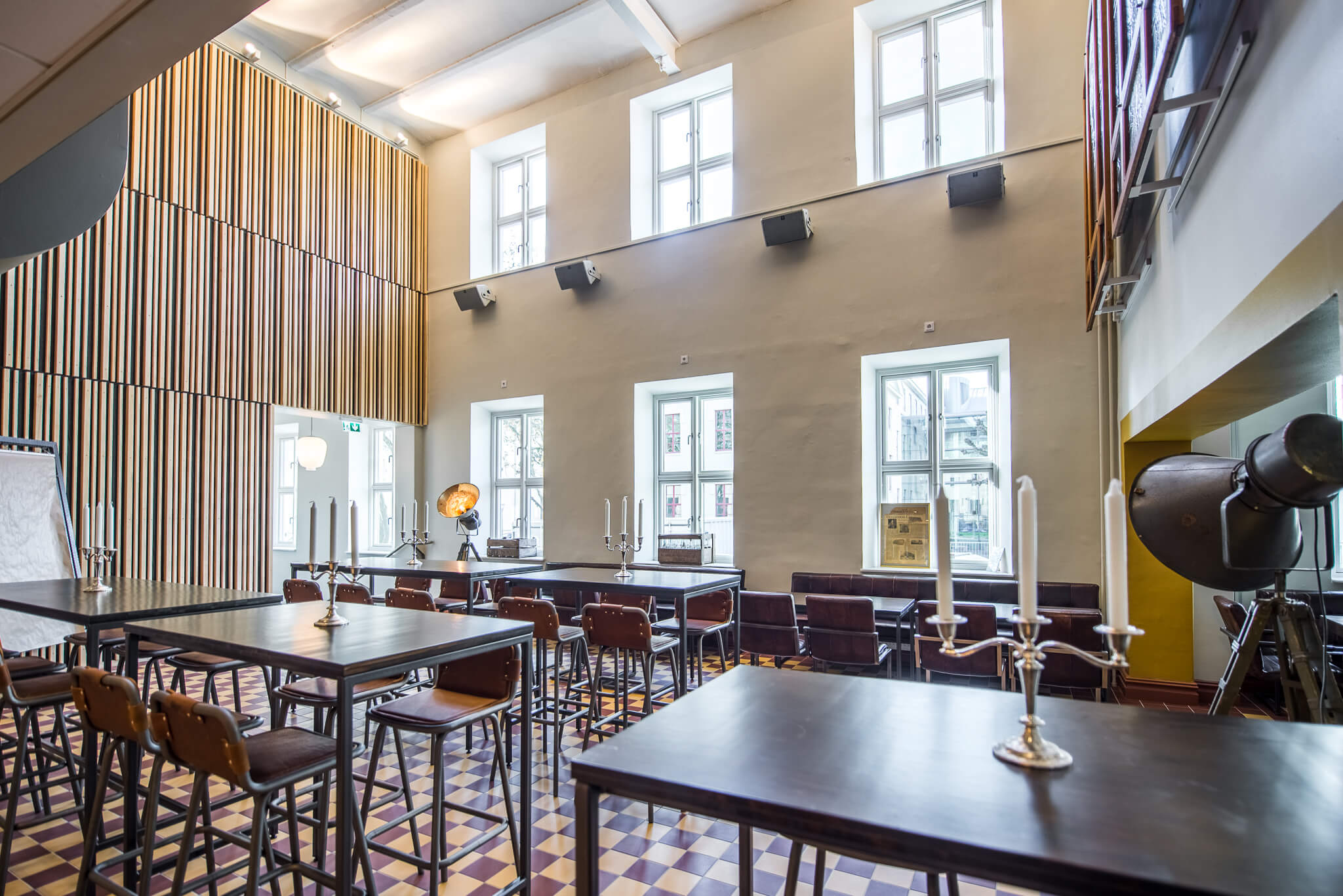 Restaurang Wijkanders erbjuder café, bistro, vinbar och en festvåning