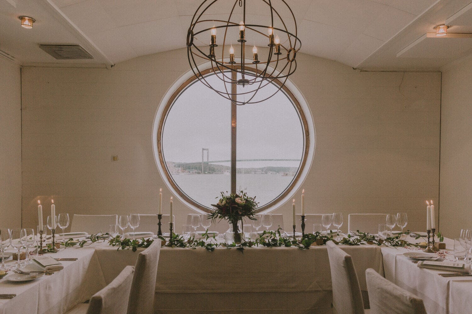 The Bridge är en mindre del av River Restaurant On The Pier där ni kan ha ert bröllop