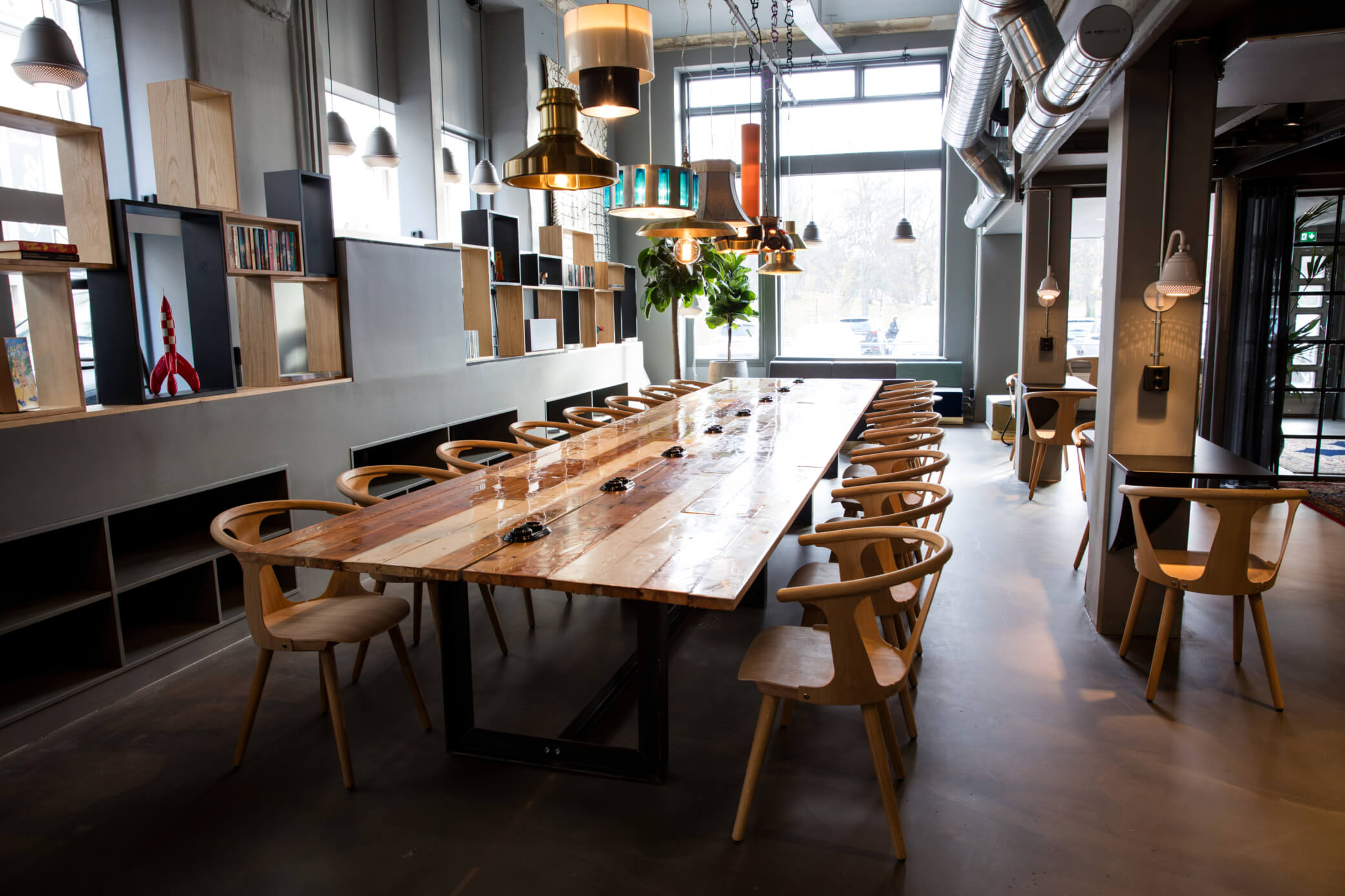 Flora Workspace erbjuder fyra mångsidiga lokaler som passar perfekt för konferenser