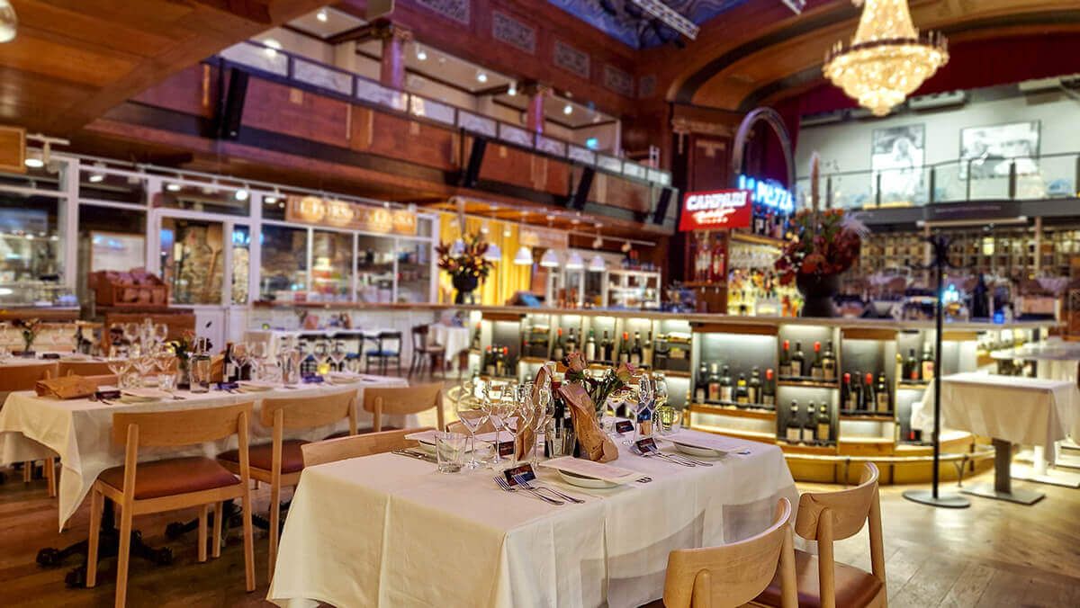 La Piazza på Eataly är en storslagen sal som passar utmärkt för storslagna bröllopsmiddagar