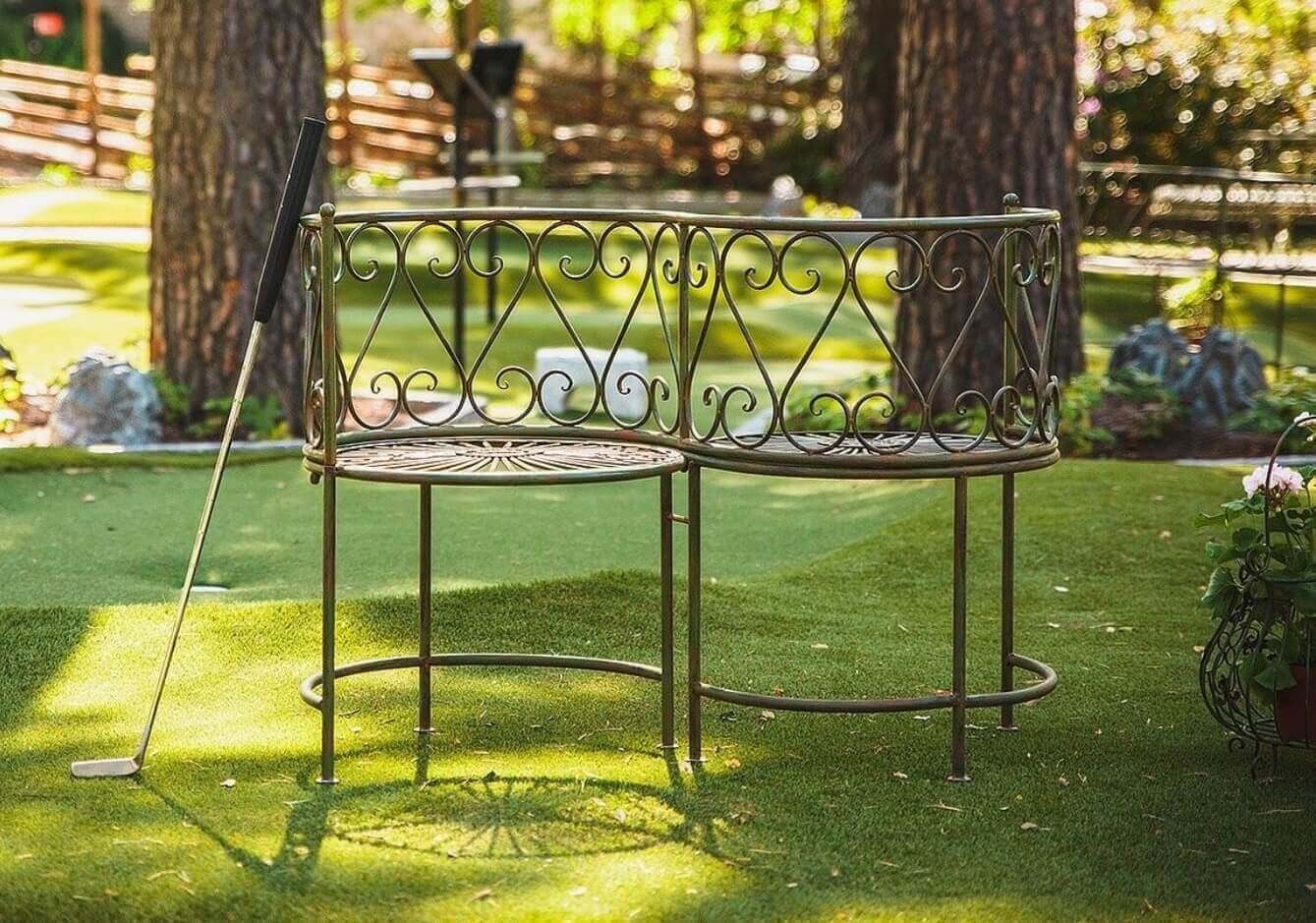 På Golfbaren i Aspudden kan du ordna ett roligt barnkalas med minigolf och hamburgare