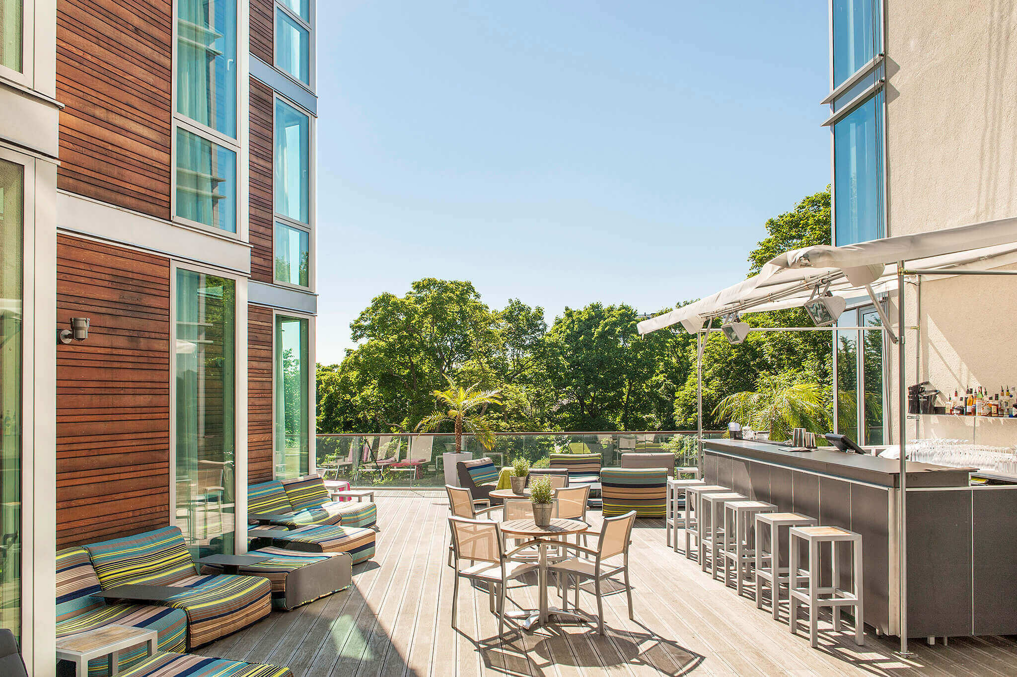 På Clarion Hotel Stockholm i Skanstull finns en underbar terrass med söderläge