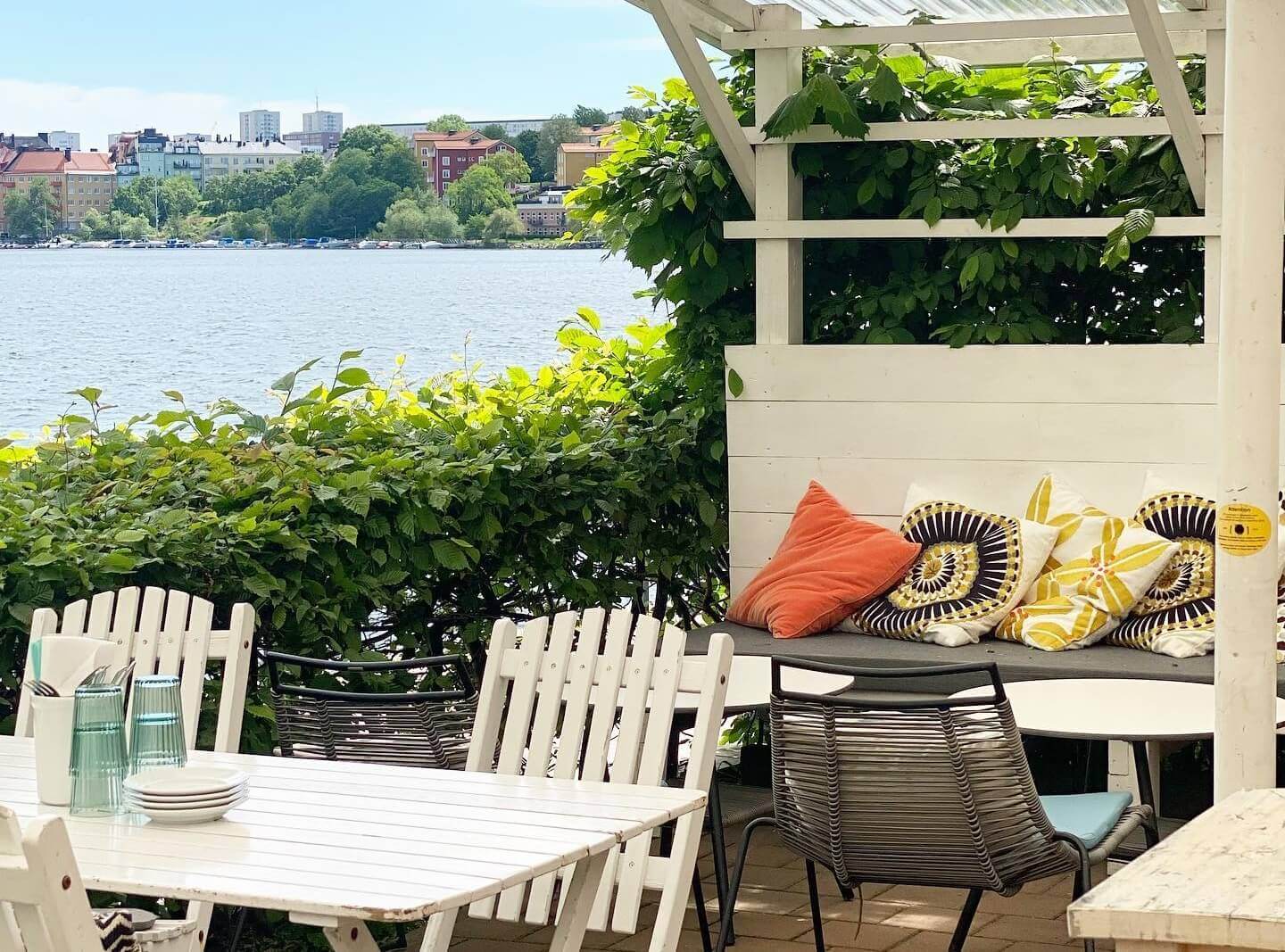 Lux Dag För Dag har en perfekt veranda för en välkomstdrink eller ett mingel