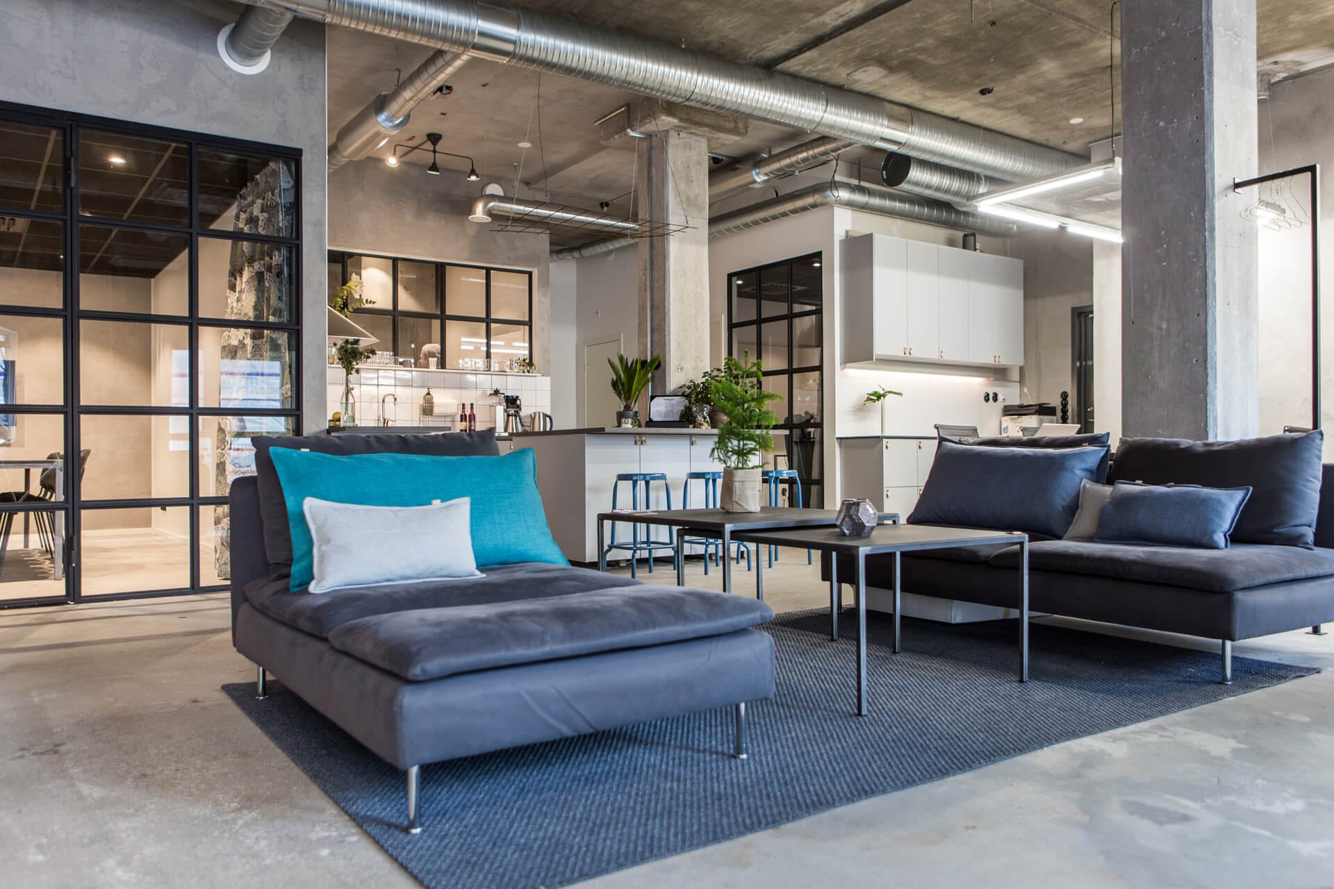 På Factory Workspace finns en trevlig lounge som är perfekt för mindre fester