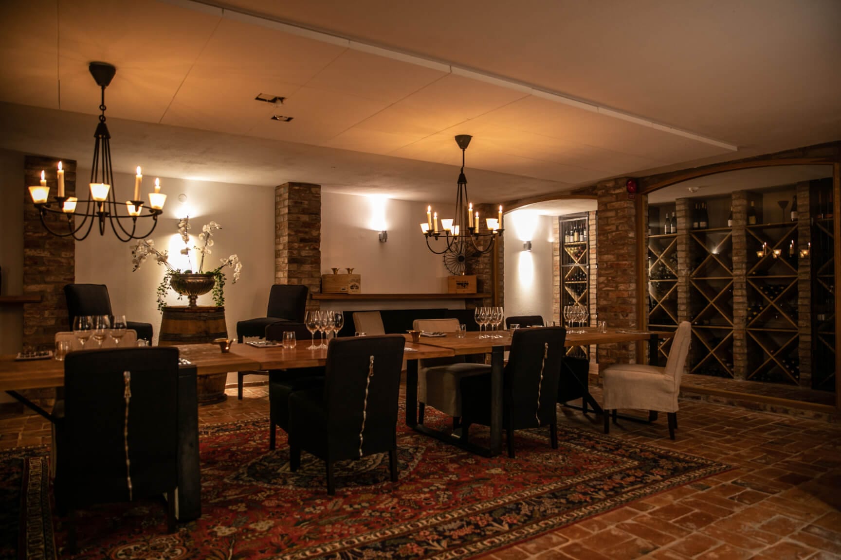 Det kan vara en trevlig idé att besöka Matrummet i Lunds vinkällare på svensexan