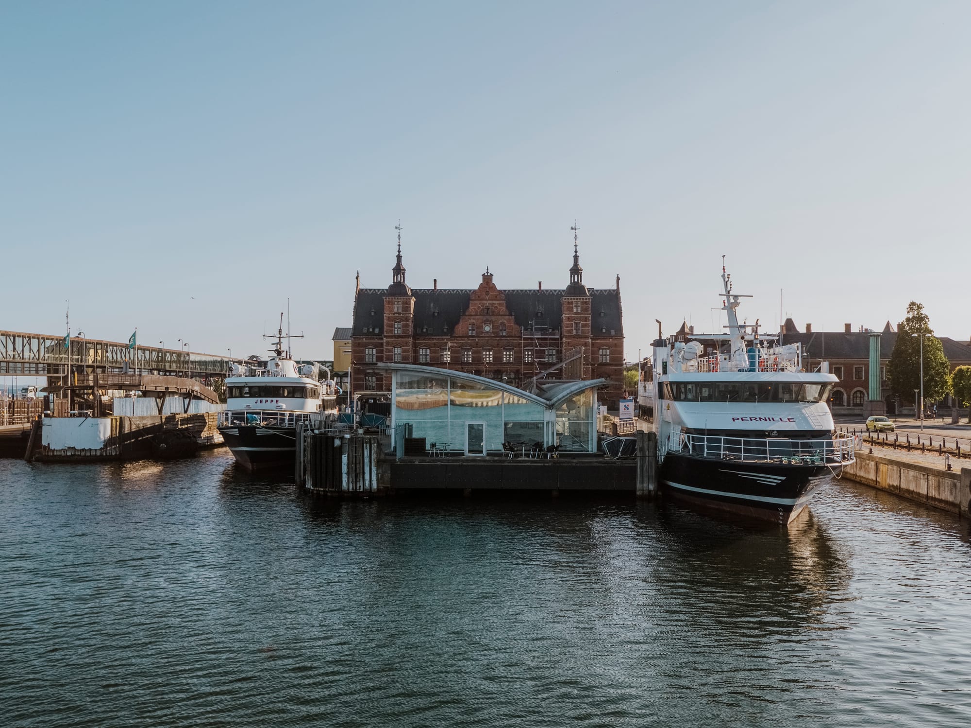 Upplev en dag på havet ombord på M/S Pernille med fantastisk utsikt över Öresund