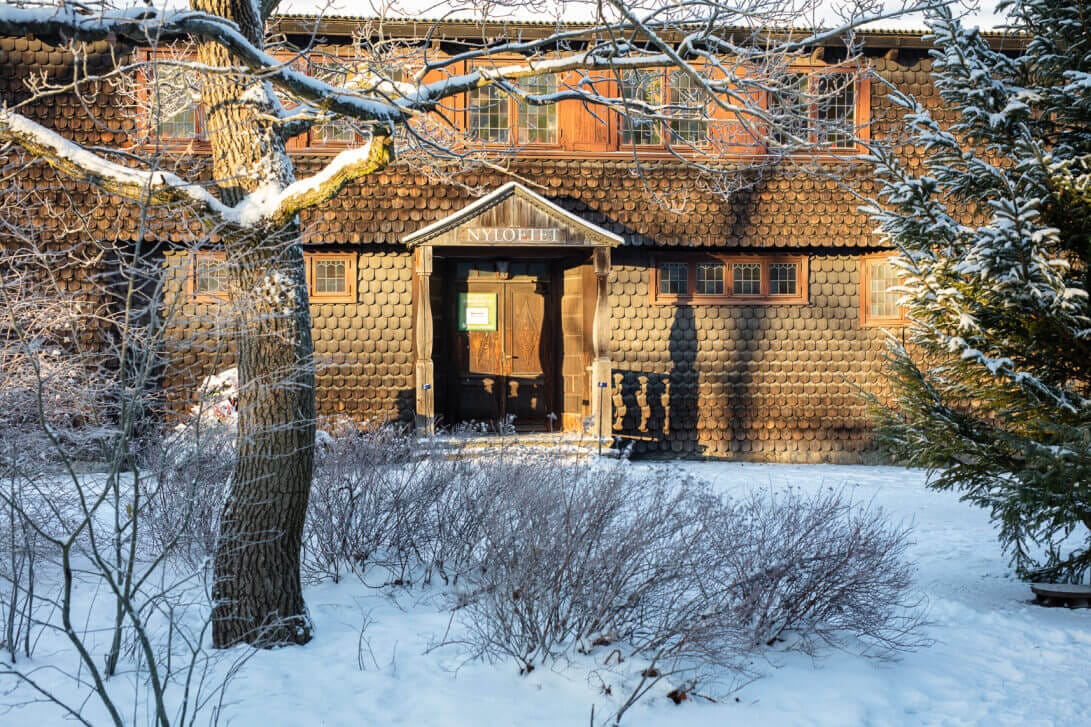 Nyloftet är en charmig och rustik lokal som tillhör Skansens Restauranger