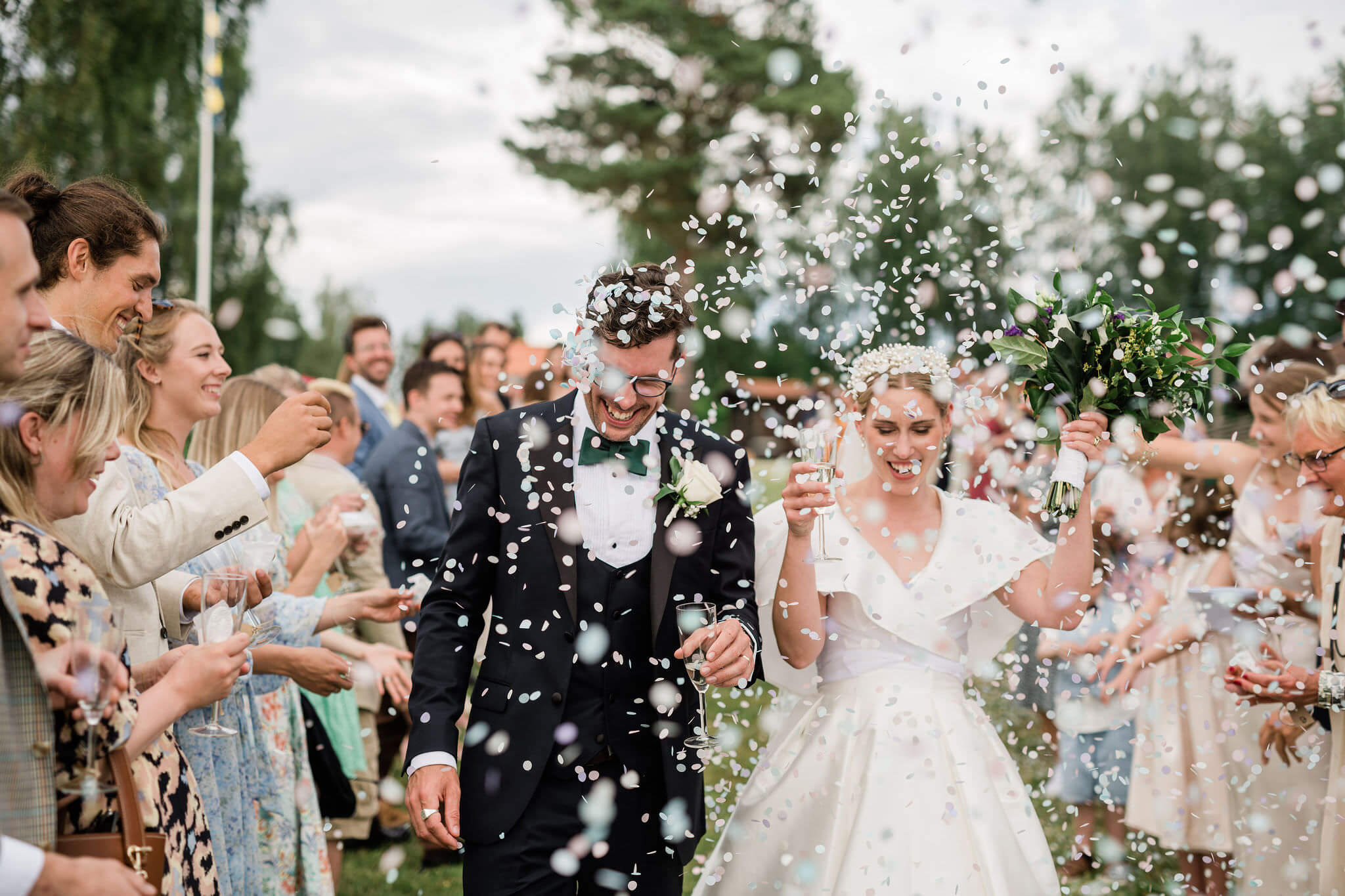 Bröllopsfotografen Karolina Ehrenpil utgår från Stockholm men reser gärna över hela Sverige