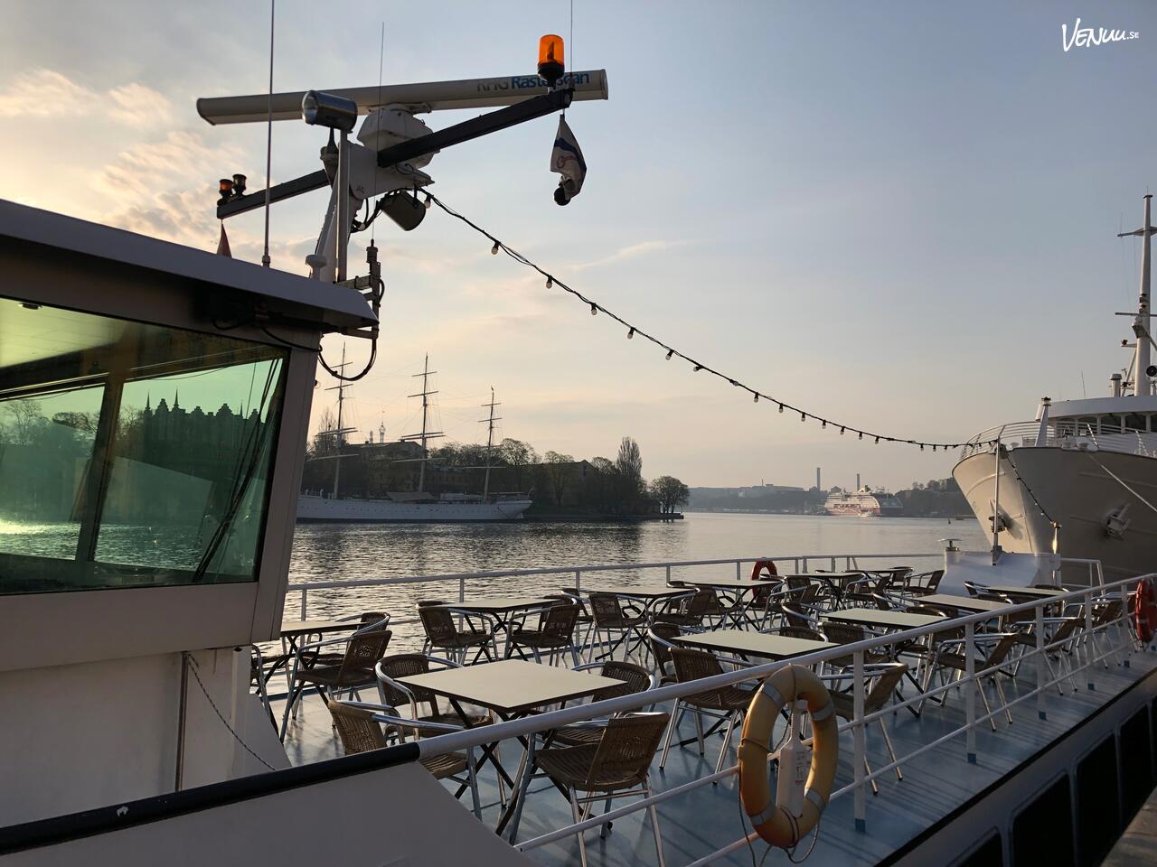 M/S Märken, en traditionell skärgårdsbåt med mysig atmosfär och autentisk design.