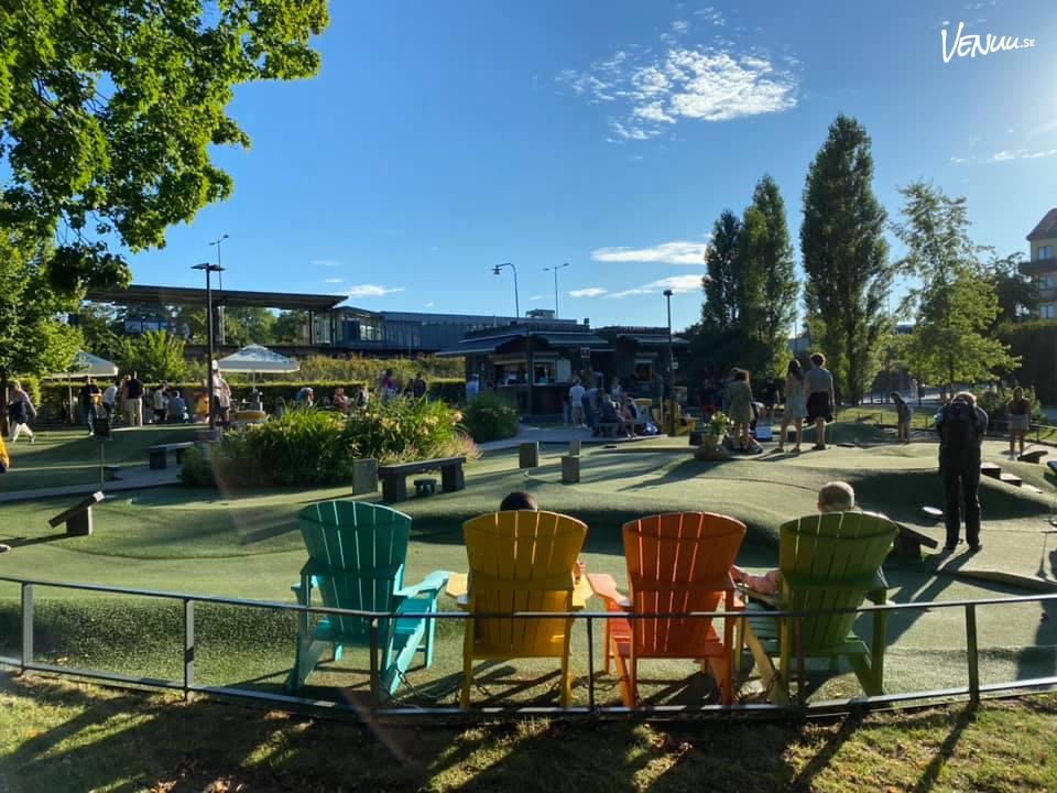 Retroinspirerad festlokal med minigolf och bar – Golfbaren Kristineberg på Kungsholmen.