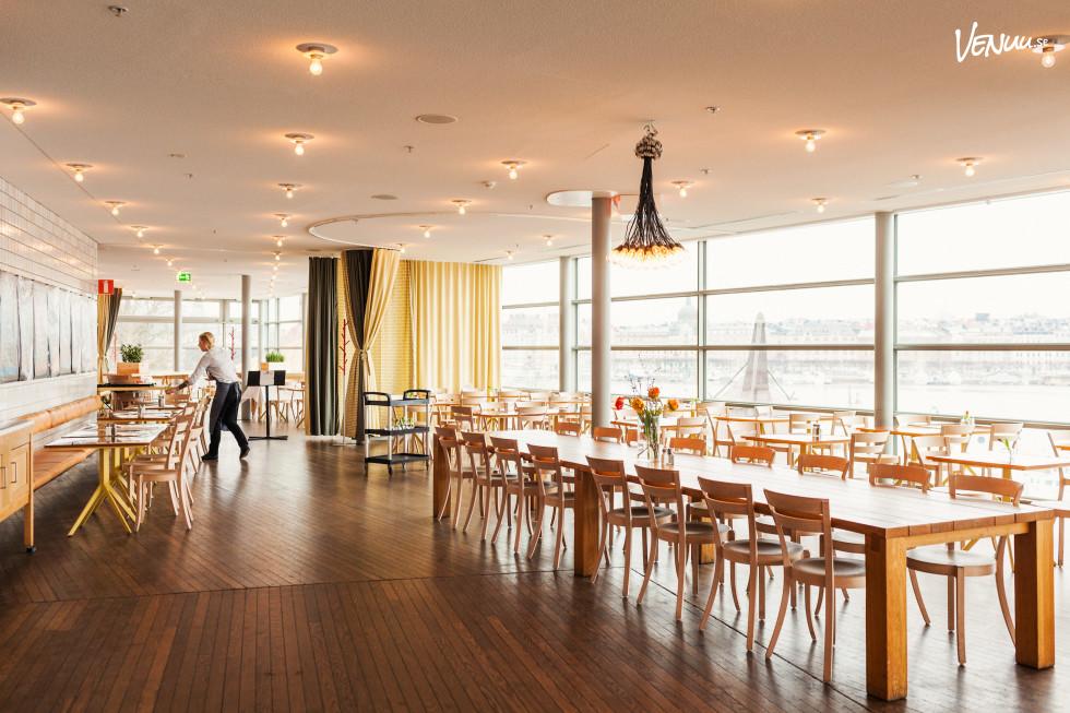 Festvåning med konstnärlig atmosfär och sjöutsikt – Moderna Museet på Skeppsholmen.