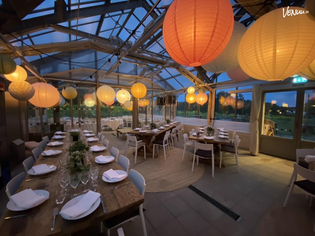 Nice Valleys Växthus är en färgstark och personlig festlokal med möjlighet till egen mat och dryck.