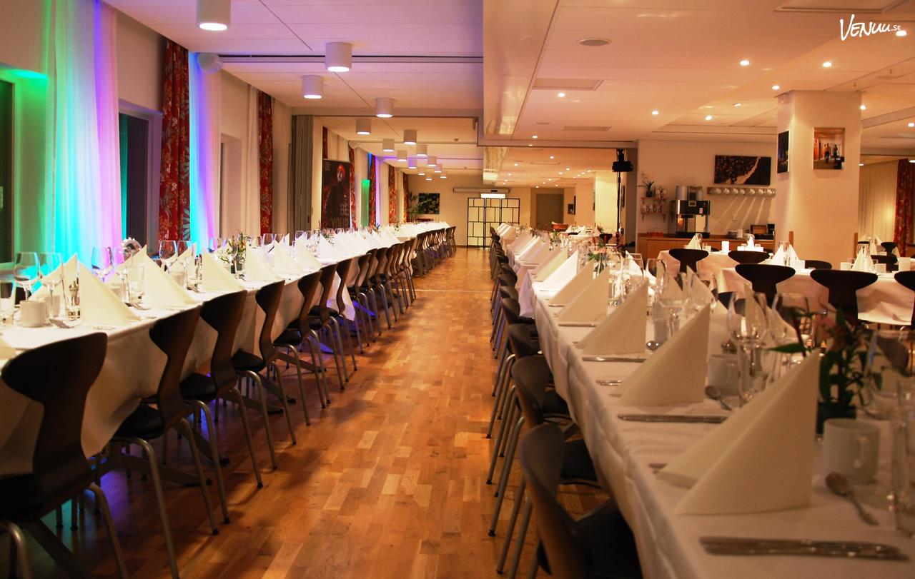 Elegant bröllopslokal med havsutsikt och naturnära känsla – Skogshem & Wijk på Lidingö.