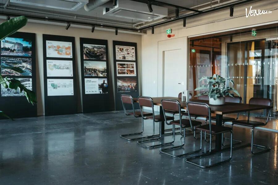 OBS i A house Katarinahuset – kreativt mötesrum med utsikt över Slussen för framtidsfokuserade affärsluncher.