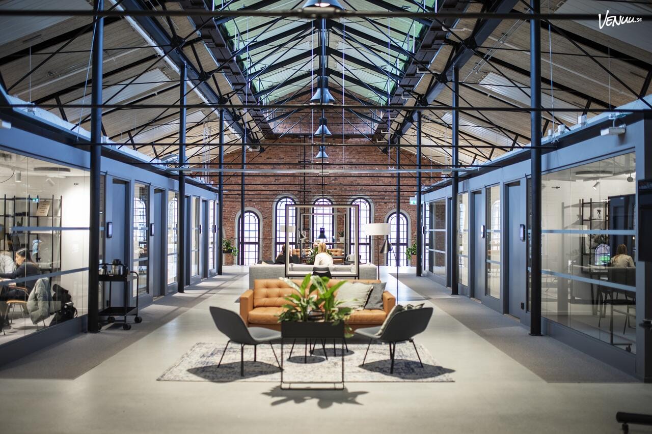 Mötesrum på Berghs School of Communication – små, kreativa lokaler med whiteboards och inspirerande miljö.