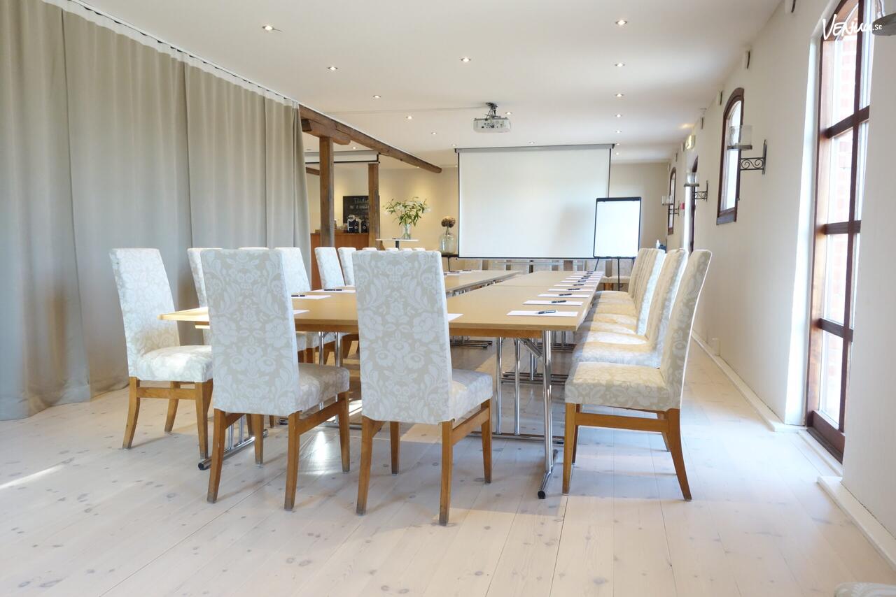 Grappa på Flädie Mat och Vingård kombinerar vinmiljö med charmig konferenslokal och övernattning i Skåne län.