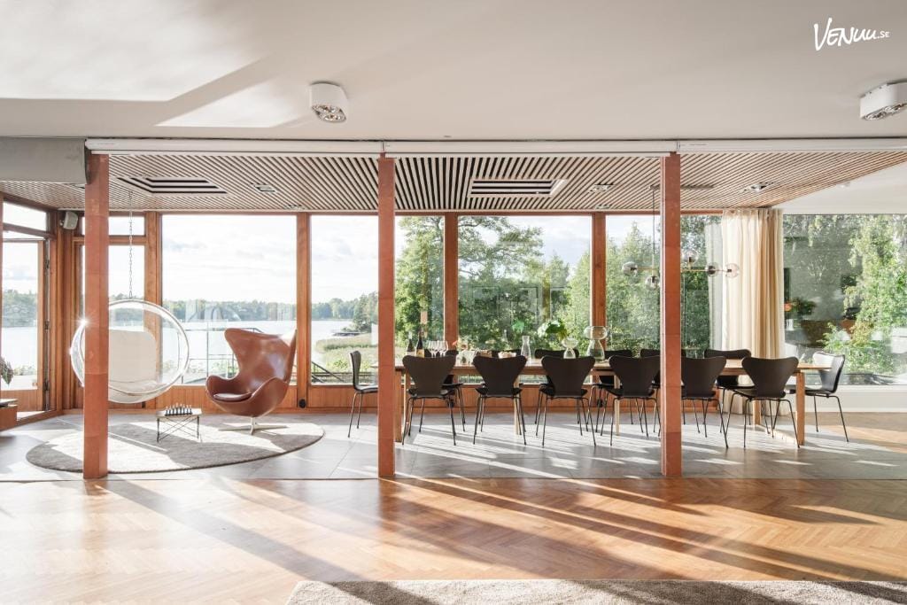 Fornudden Mansion – lyxig herrgård med sjöutsikt, poolområde och vinkällare för större fester.