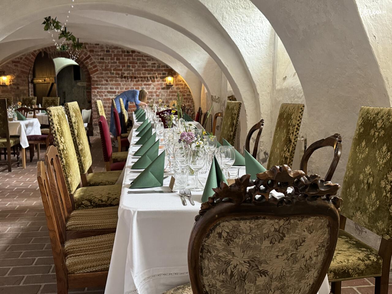 Gamla Kassan i Malmö är en billig festlokal med industriell känsla och möjlighet att ta med egen dryck.