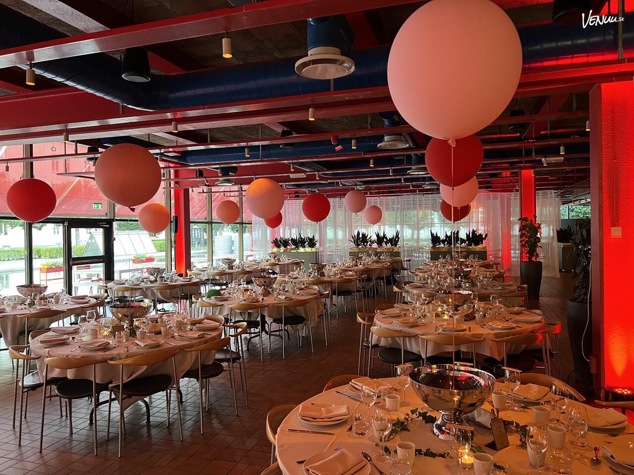 K-märkt Garnisonen – en kulturmärkt industrilokal med festvåningskänsla och levande kök i hjärtat av Östermalm.