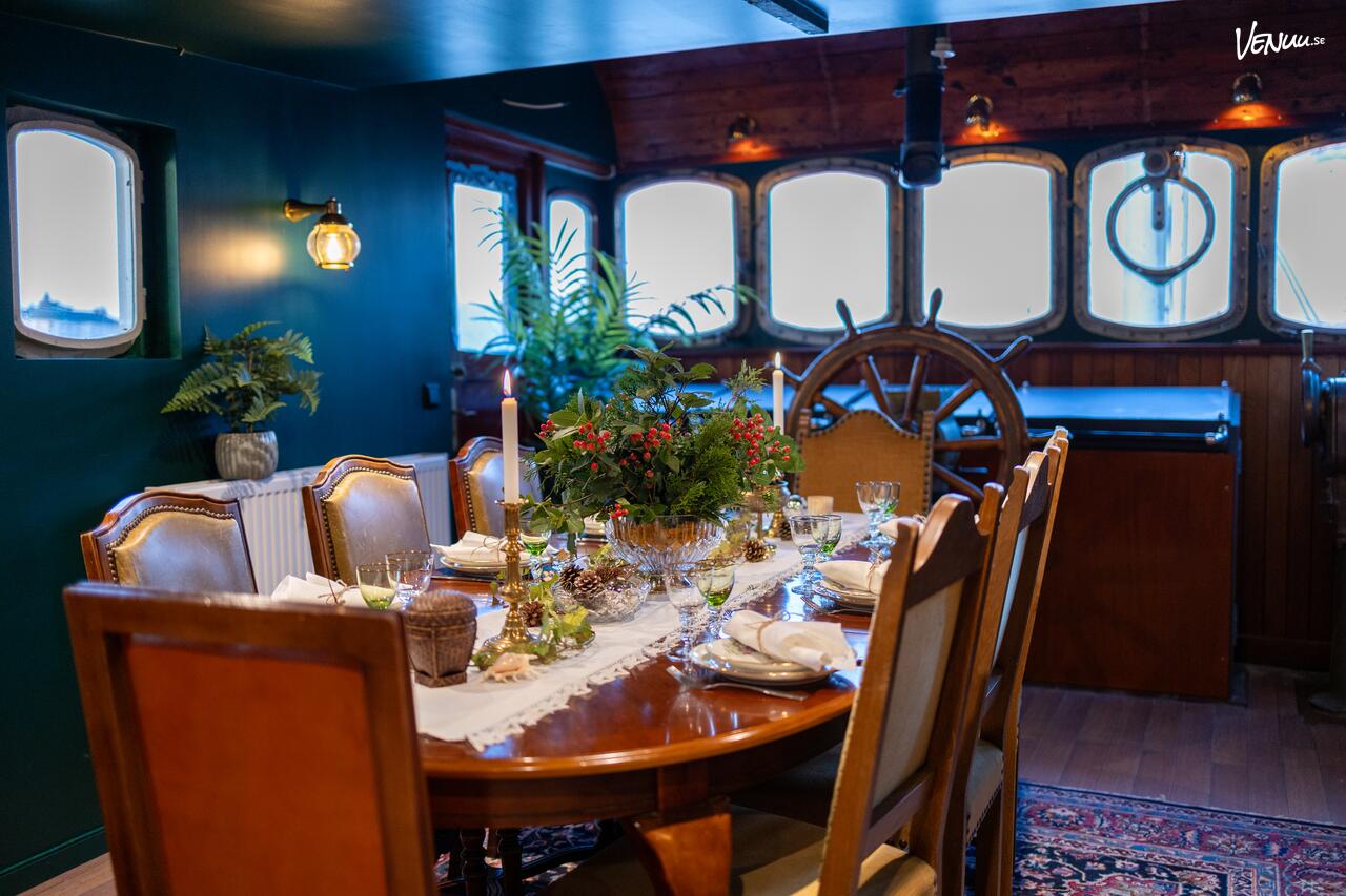 M/S Martha Styrhytten – liten möteslokal ombord på båt med sjöutsikt, perfekt för frukostmöten med extra känsla.