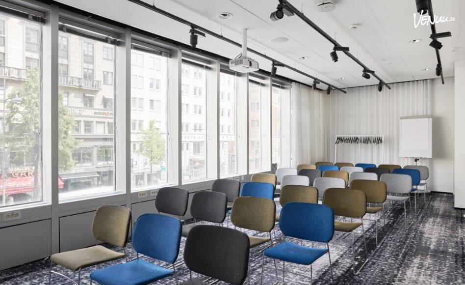 Coron på Nordic Light Hotel – ljus och designad konferenslokal med övernattning och fullserviceläge i Stockholm.