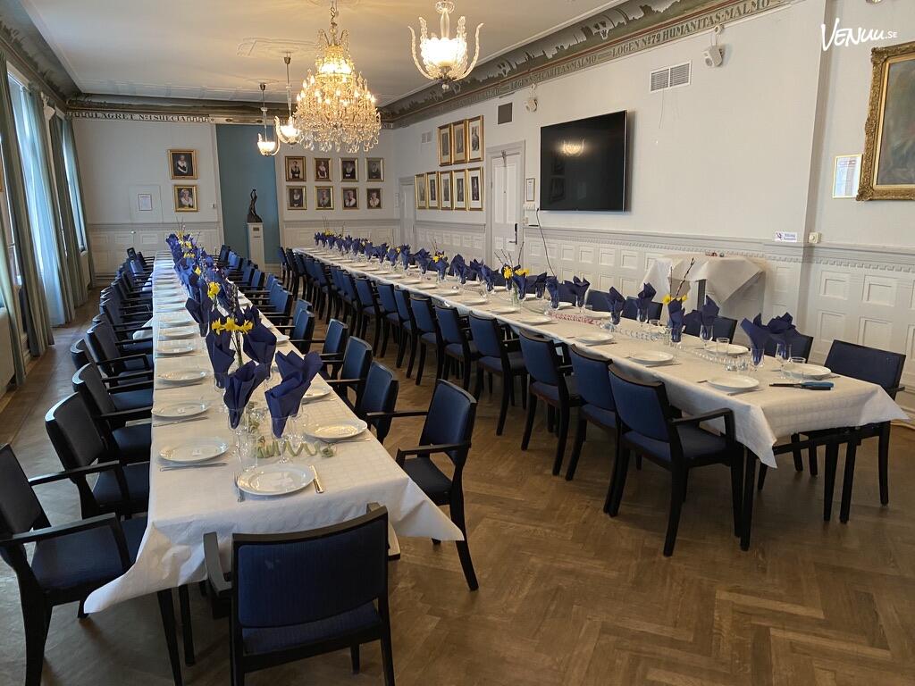 Odd Palatsets matsal är en personlig och prisvärd festlokal med färgstark inredning i Skåne.