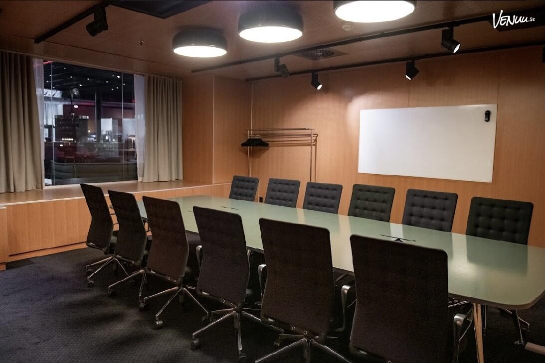 Styrelsesittning på Quality Hotel Globe – modern möteslokal med direkt anslutning till hotellrum och evenemangsutbud.