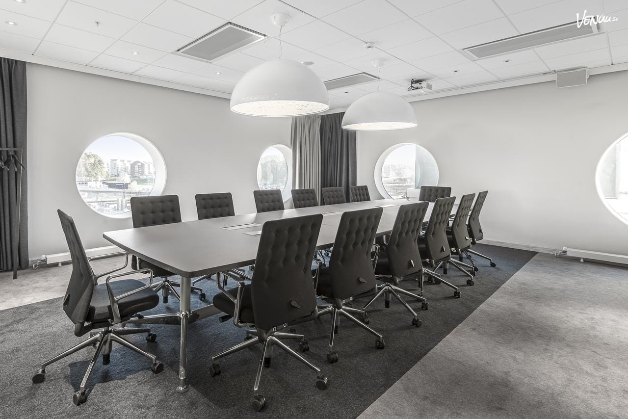 Santiago Bernabéu-konferensrum på Quality Hotel Arena – högteknologiskt mötesrum mitt i Friends Arena.