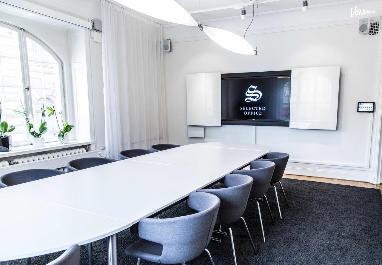 Konferensrummet Hugo på Selected Office – ljust och modernt mötesrum med coworking-känsla och teknikpaket.