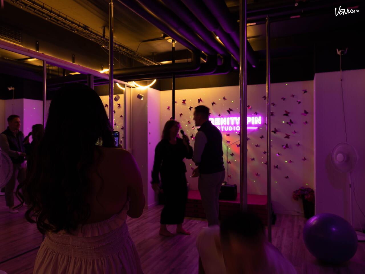 Serenity Spin Studio är en ljus och enkel lokal i Malmö som kan hyras för små och prisvärda fester.