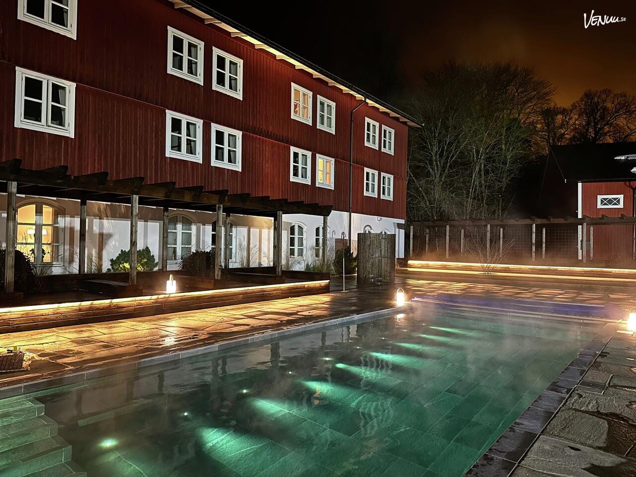 Skytteholm – herrgårdsliknande festvilla vid Mälaren med terrass, salonger och sjönära charm.