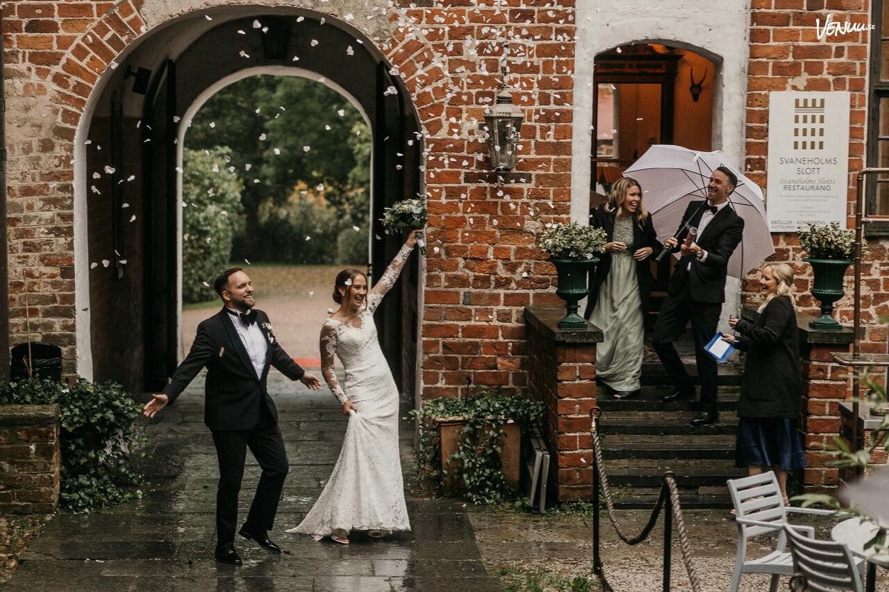 Bröllopsmiljö vid Svaneholms Slott med historisk charm och vacker omgivning i Skåne.