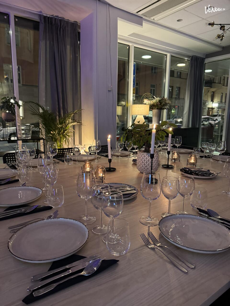 The FoodLab Vasastan – modern och avslappnad lokal med kreativa ytor, idealisk för frukostmöten och workshops.