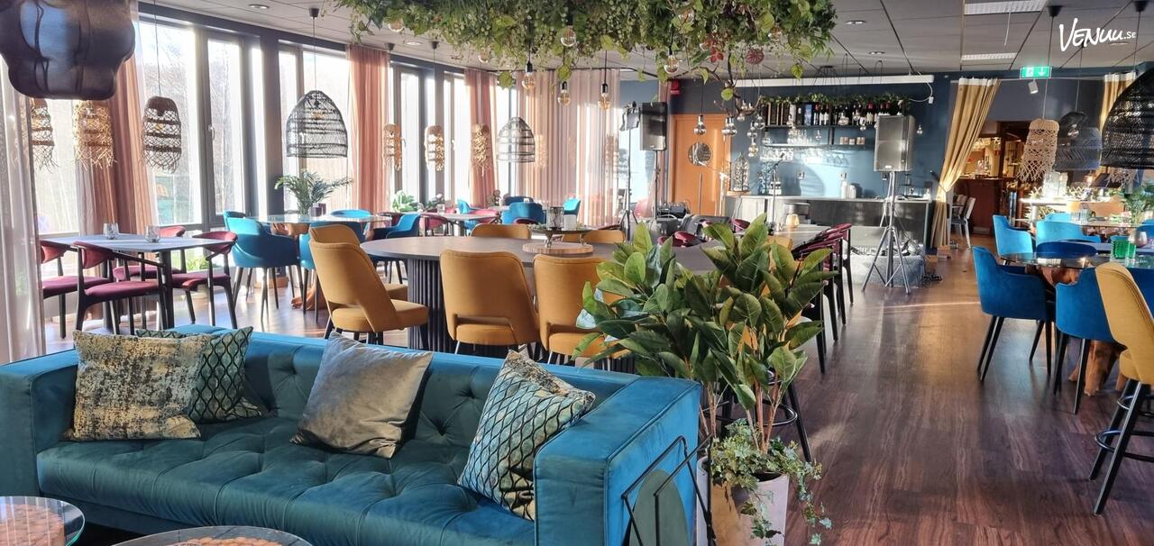 Festvåningen på Treetop Spa – lokal med takterrass, jacuzzi och lounge för exklusiva fester med utsikt.