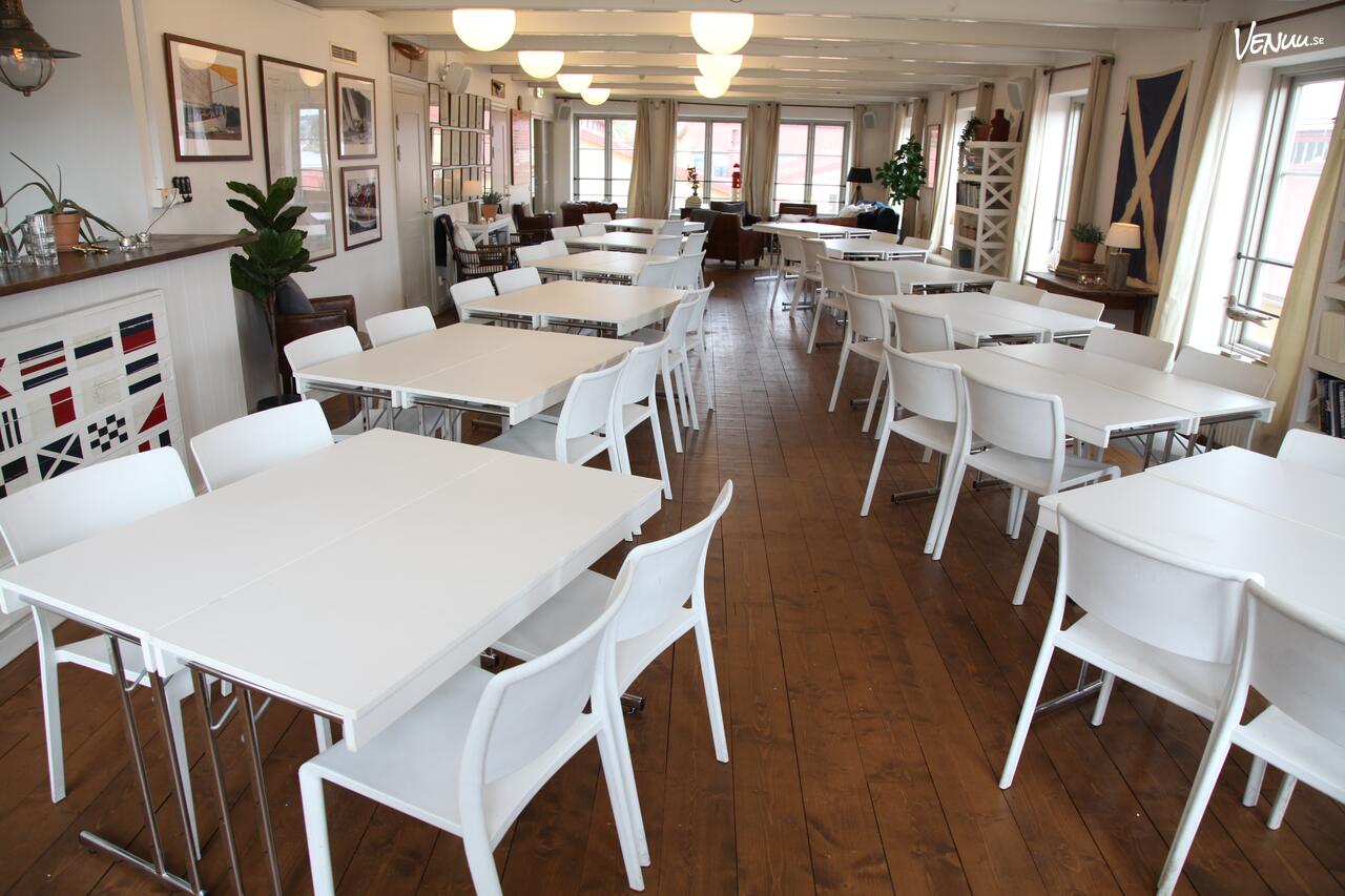 En exklusiv och diskret lokal med sofistikerad inredning och en privat känsla.