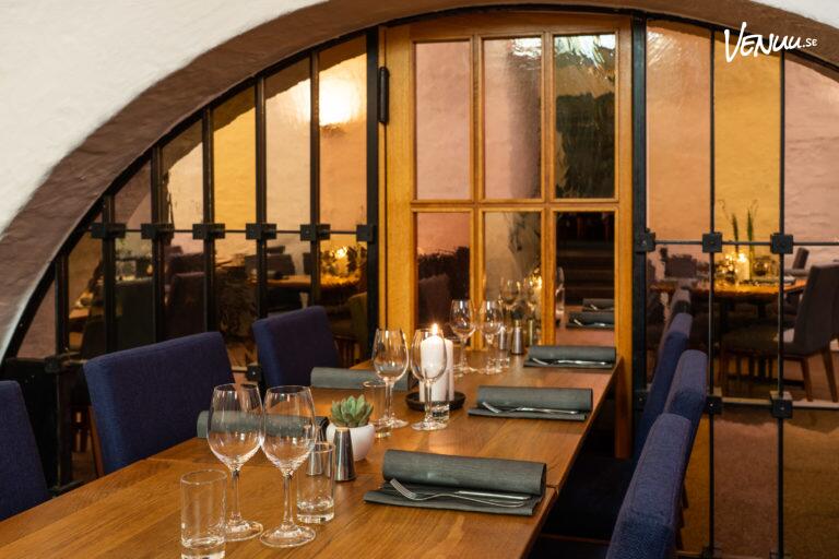 Charmig och unik separatlokal i Rådhuskällaren med historiska detaljer och en intim atmosfär.