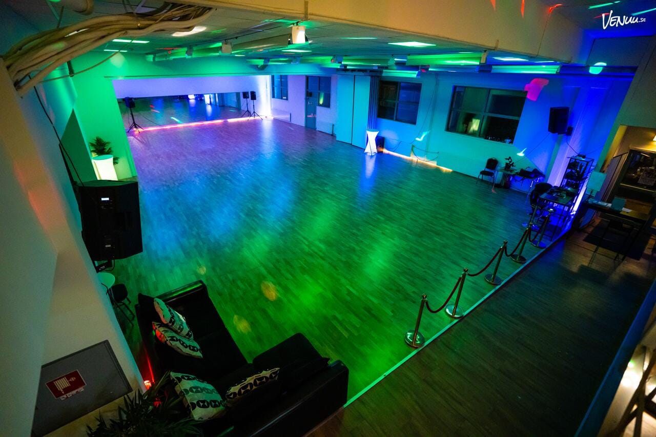 En kreativ och färgglad studio med en unik och inspirerande atmosfär.