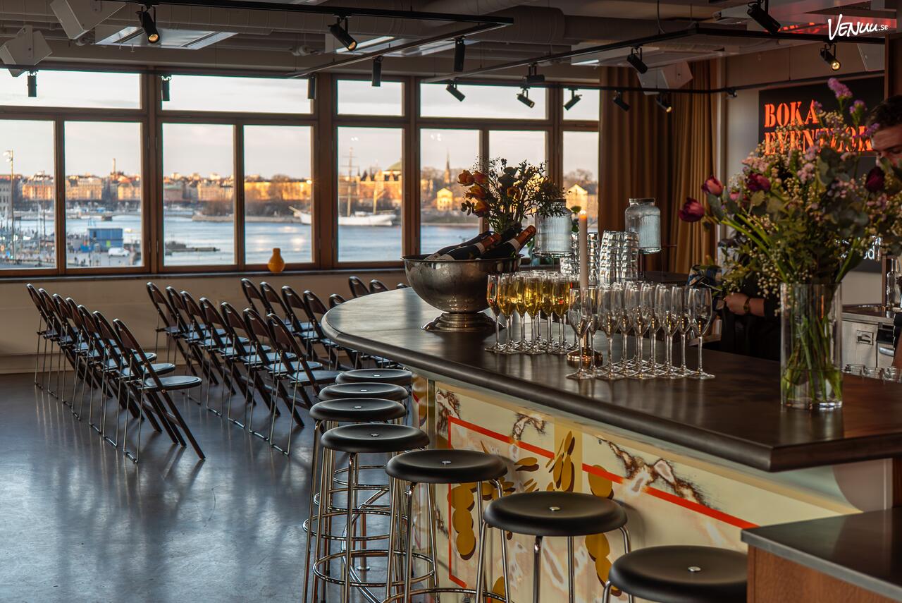 Domus på A house Katarinahuset, en ljus festlokal i Stockholm med utsikt och egen dryck tillåten.