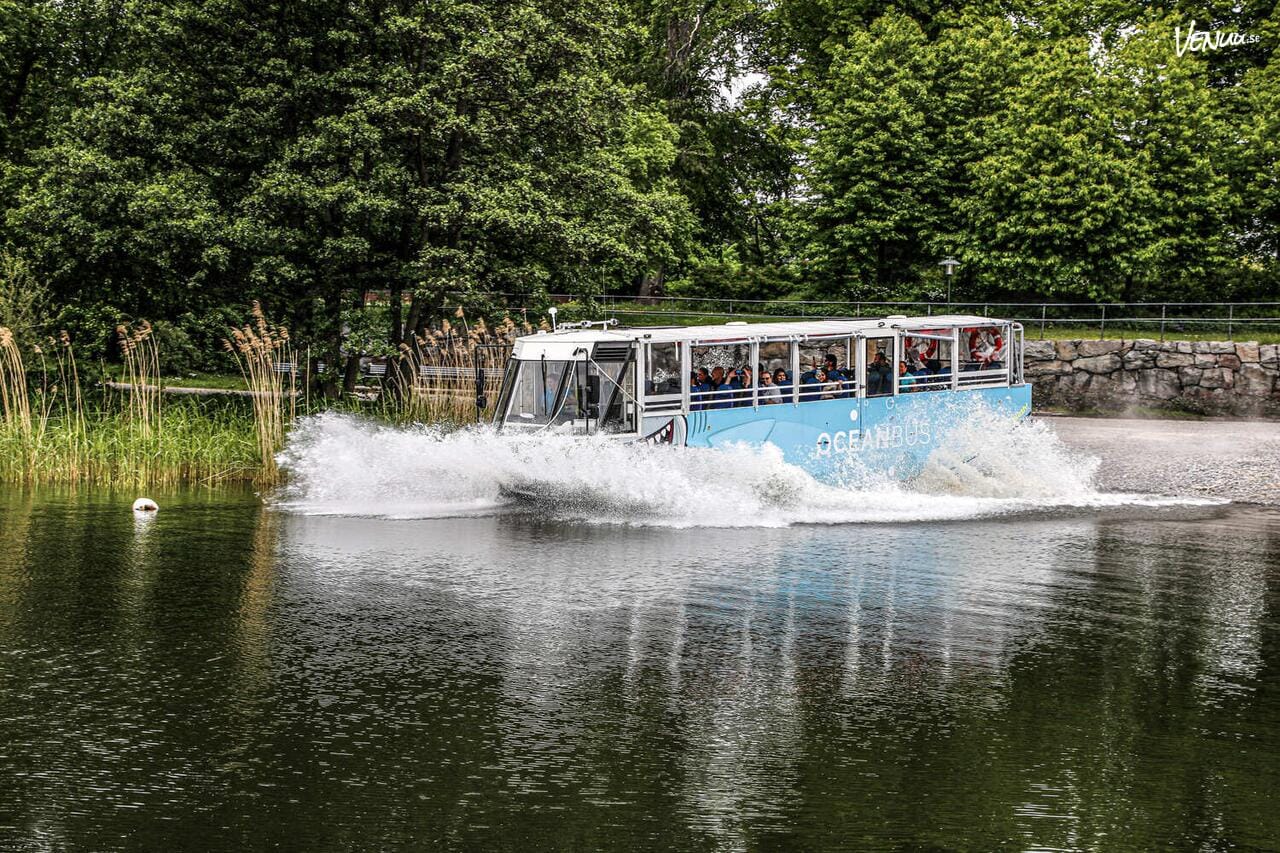 Ocean Bus Stockholm, en amfibiebuss för företagsevent och fest som kör både på land och vatten.