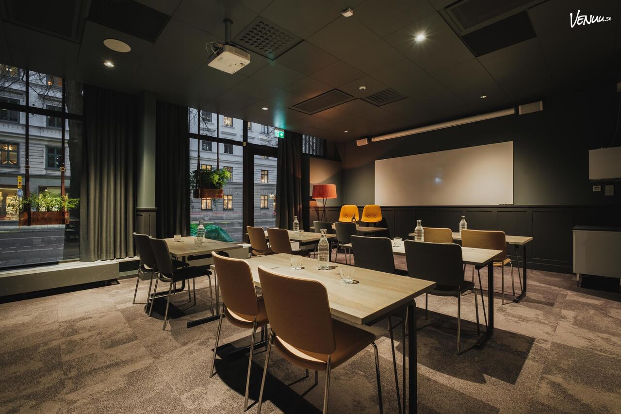 Sturegatan 15 Bruket, en ljus konferenslokal i Stockholm med lounge och flexibel möblering.