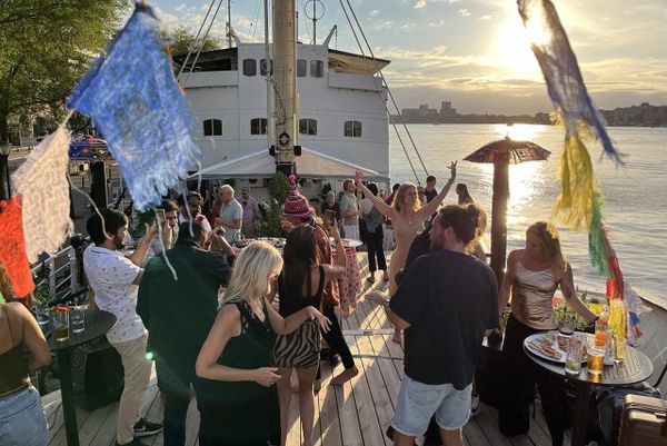 7 fantastiska partybåtar i Stockholm att boka för en oförglömlig fest