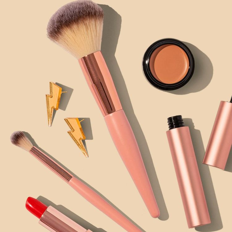 The Five-Minute Makeup Face Is Back