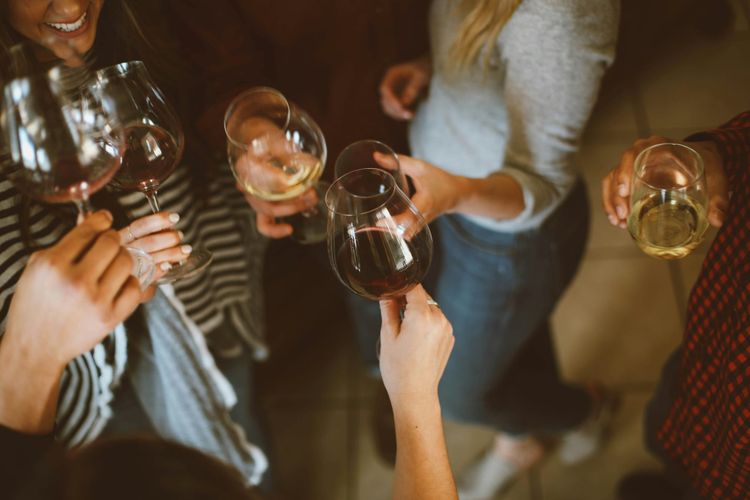 Wine Basics: What To Bring To Every Kind of Outing
