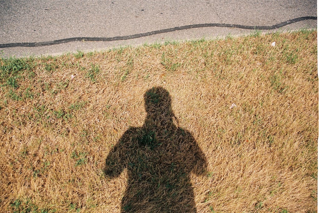 Minolta Maxxum 5 | Expired Fujifilm 200 The grass in Michigan needed a little TLC.