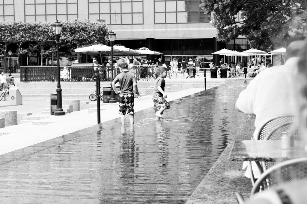 Photo of the Day - Kids in Fountain