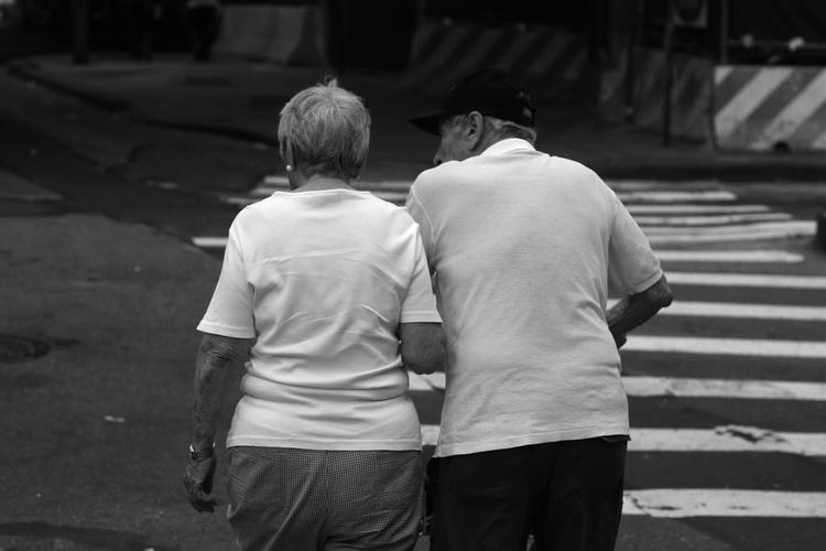 Photo of the Day - Elderly Couple Crossing the Street