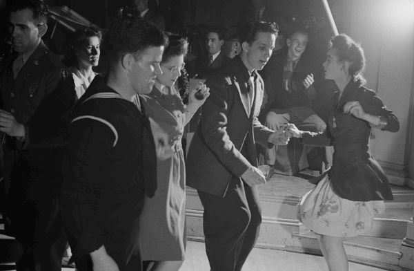 'Nonstop Bodies': Against Isolated Geniuses