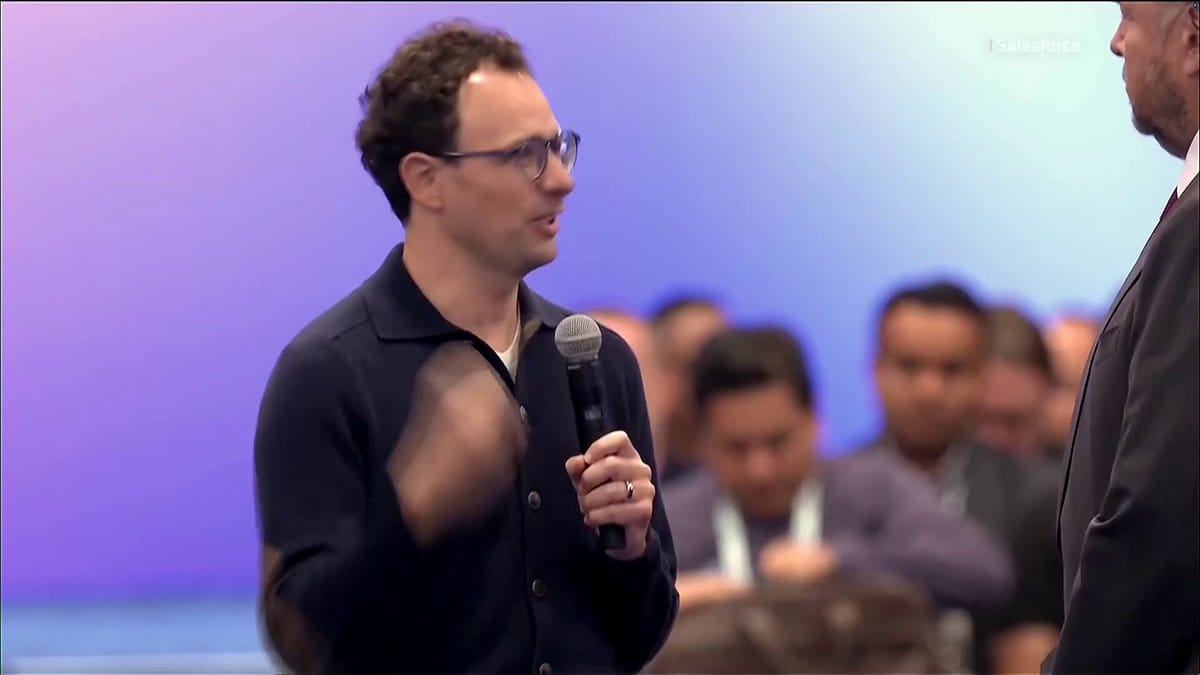 Marc Benioff 主持 Dreamforce 2026,Moscone Center 成為兩大 AI 陣營的思想擂台