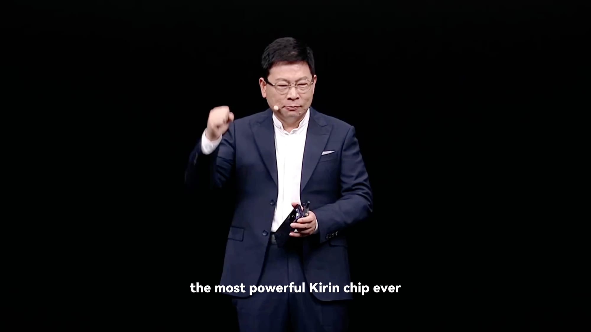 HUAWEI Mate XT 2 非凡大師旗艦手機展開態與折疊態產品外觀